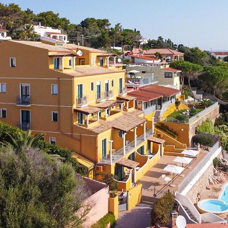 Lu' Hotel Maladroxia SantʼAntìoco エクステリア 写真