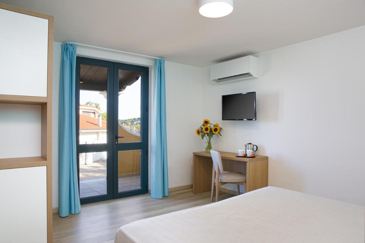 Lu' Hotel Maladroxia SantʼAntìoco エクステリア 写真