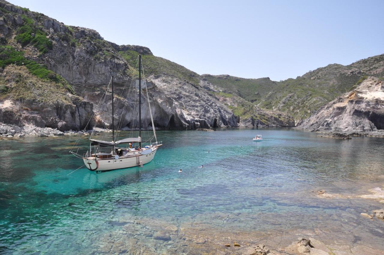 Lu' Hotel Maladroxia SantʼAntìoco エクステリア 写真