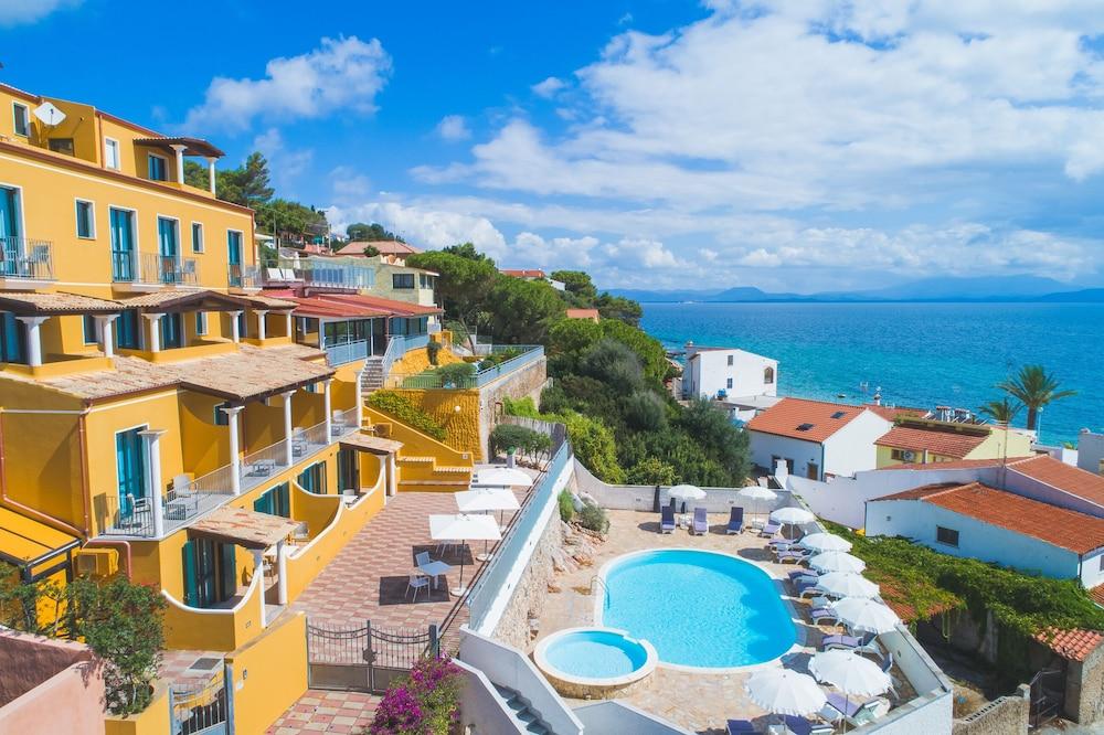 Lu' Hotel Maladroxia SantʼAntìoco エクステリア 写真